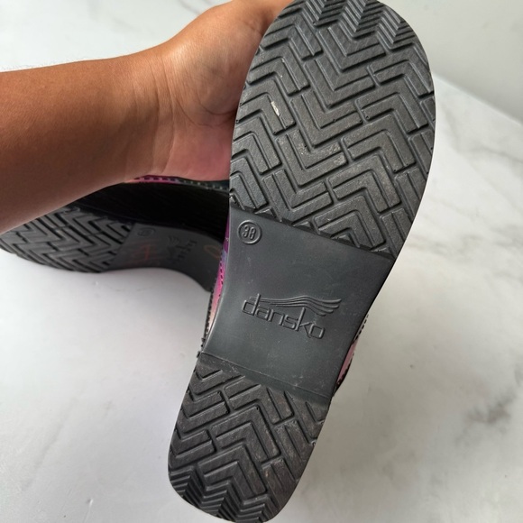 Dansko Size 7.5  Professional Leather Clogs in Spry Paint Patent - Picture 6 of 7